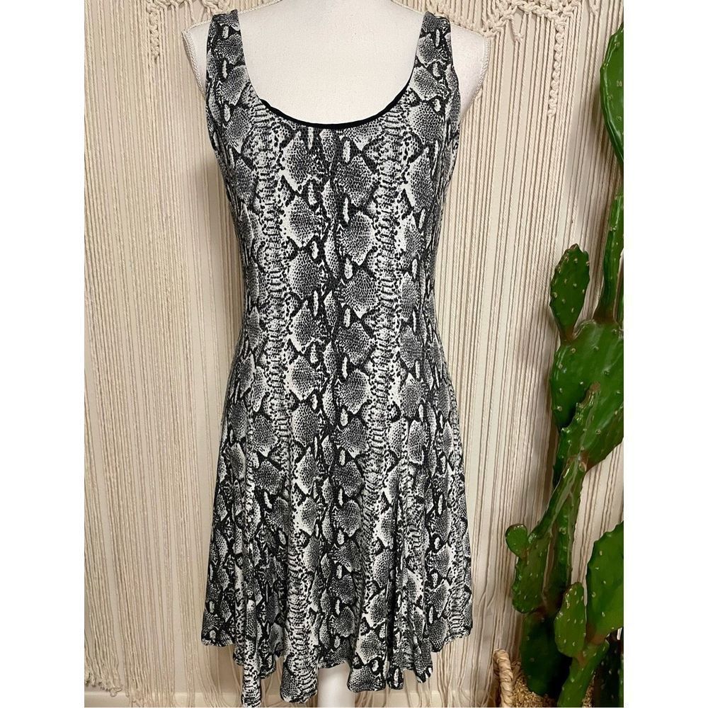 NWOT Alice + Olivia Ruffle Hem Snake Print Designer Skater Dress Size 10